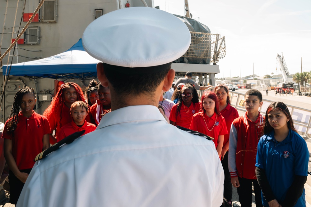 CNS Almirante Cochrane (FF 05) Ship Tour