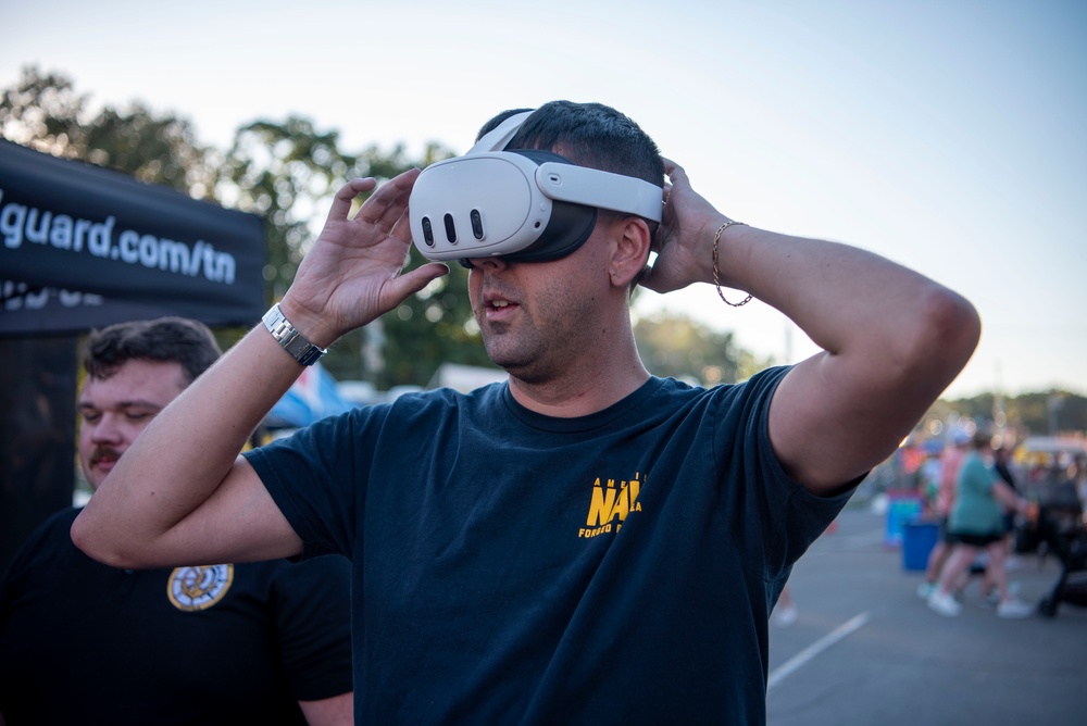 Delayed Entry Program Member Uses Virtual Reality