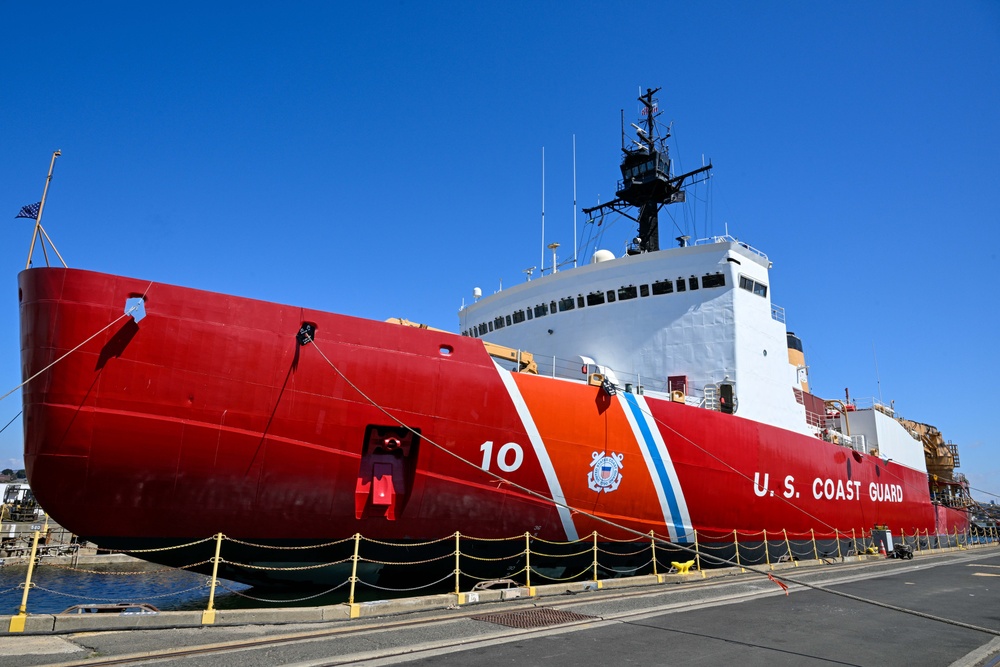 U.S. Coast Guard Cutter Polar Star (WAGB-10) prepares for Mare Island Dry Dock departure.