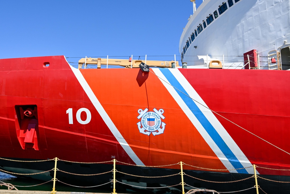U.S. Coast Guard Cutter Polar Star (WAGB-10) prepares for Mare Island Dry Dock departure.