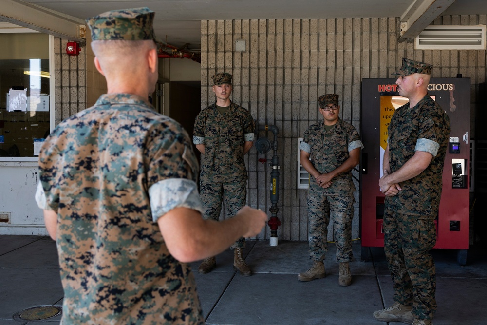 I MEF leadership participate in self-help in support of OCS III