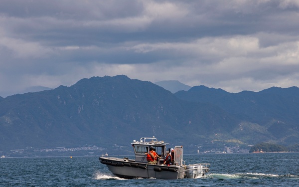 U.S. Marines conduct rescue operations during Rescue Flag 25-2