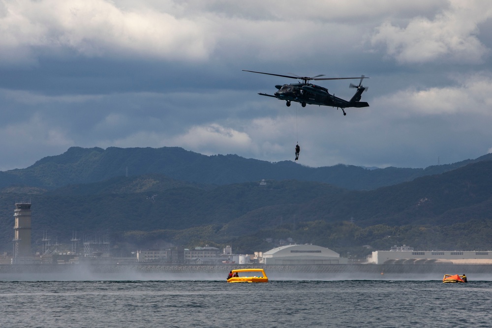 U.S. Marines conduct rescue operations during Rescue Flag 25-2