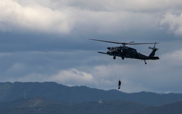 U.S. Marines conduct rescue operations during Rescue Flag 25-2