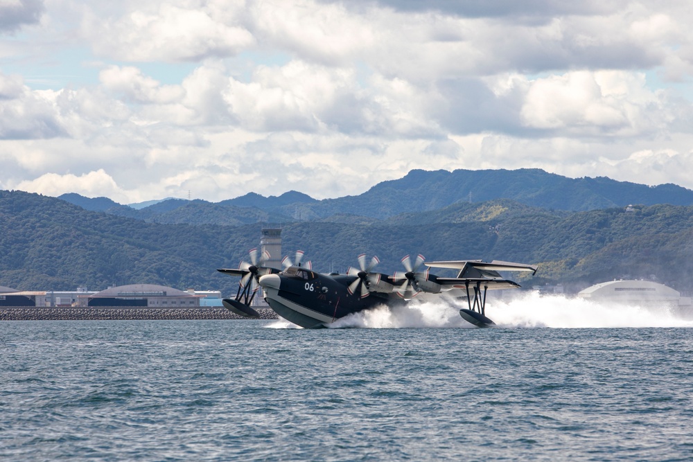 U.S. Marines conduct rescue operations during Rescue Flag 25-2