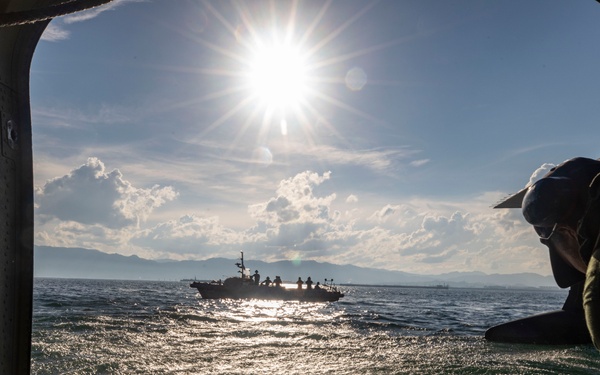 U.S. Marines perform rescue operations during Rescue Flag 25-2