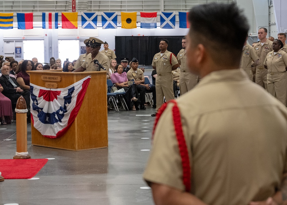 U.S. Pacific Fleet Master Chief Don Davis delivers remarks during the CPO pinning ceremony at RTC Great Lakes