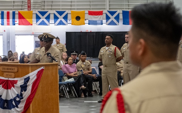 U.S. Pacific Fleet Master Chief Don Davis delivers remarks during the CPO pinning ceremony at RTC Great Lakes