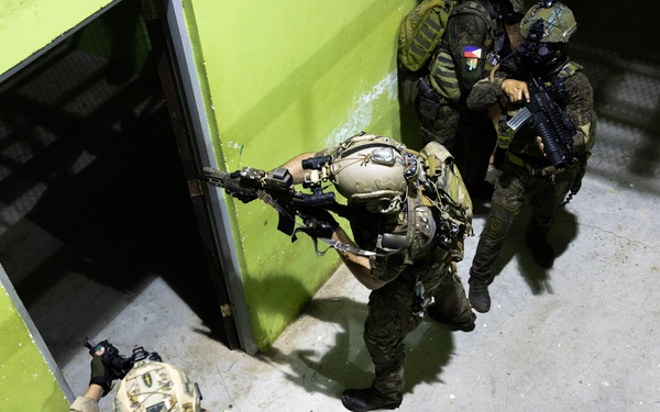 AFP, SOCPAC Conduct Low Light Close-quarter Combat Training
