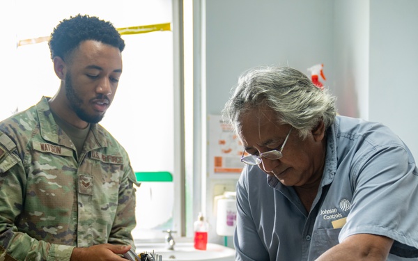 U.S., Panama BMETs Strengthen Partnerships Through Equipment Repair