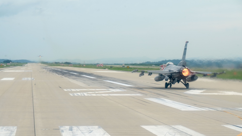 Osan’s Fiends and ROKAF’s 152nd Fighter Squadron take flight during Buddy Squadron 25-5