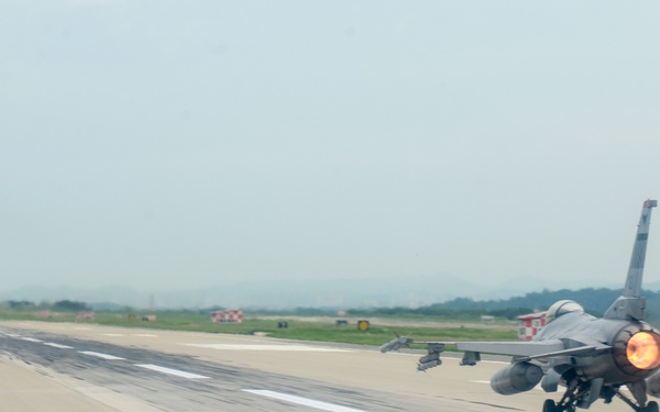 Osan’s Fiends and ROKAF’s 152nd Fighter Squadron take flight during Buddy Squadron 25-5