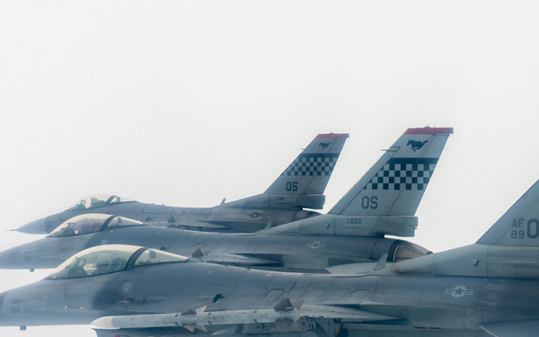 Osan’s Fiends and ROKAF’s 152nd Fighter Squadron take flight during Buddy Squadron 25-5