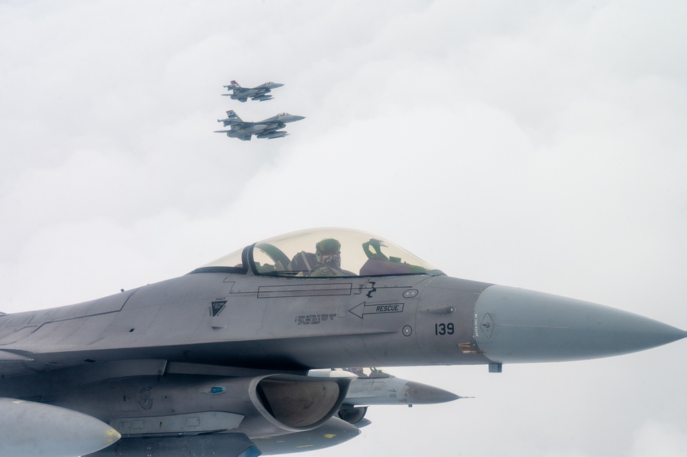 Osan’s Fiends and ROKAF’s 152nd Fighter Squadron take flight during Buddy Squadron 25-5