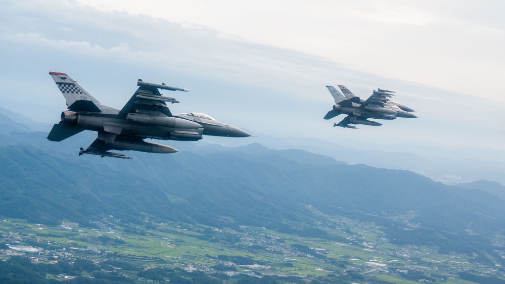 Osan’s Fiends and ROKAF’s 152nd Fighter Squadron take flight during Buddy Squadron 25-5
