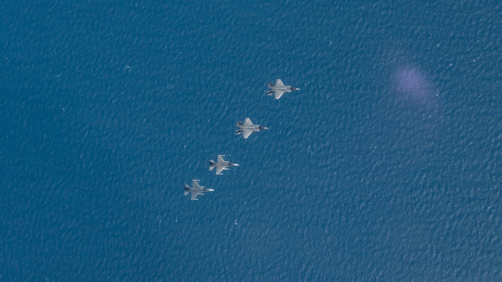 Osan’s Fiends and ROKAF’s 152nd Fighter Squadron take flight during Buddy Squadron 25-5