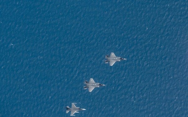 Osan’s Fiends and ROKAF’s 152nd Fighter Squadron take flight during Buddy Squadron 25-5