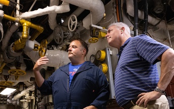 MSC Leadership Visit USS Mount Whitney (LCC 20)