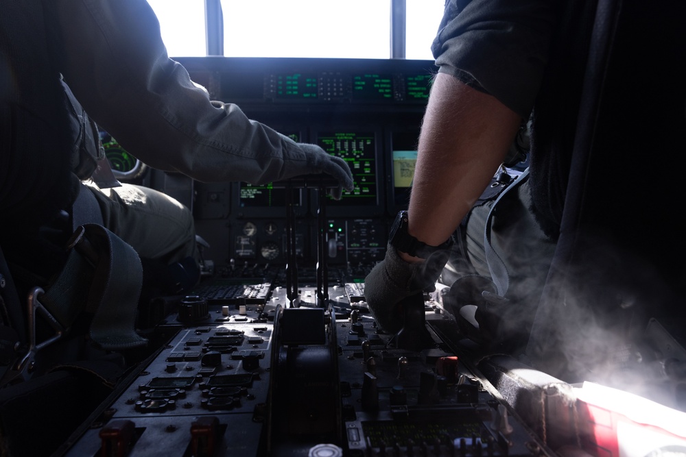 U.S. Air Force refuels with JASDF