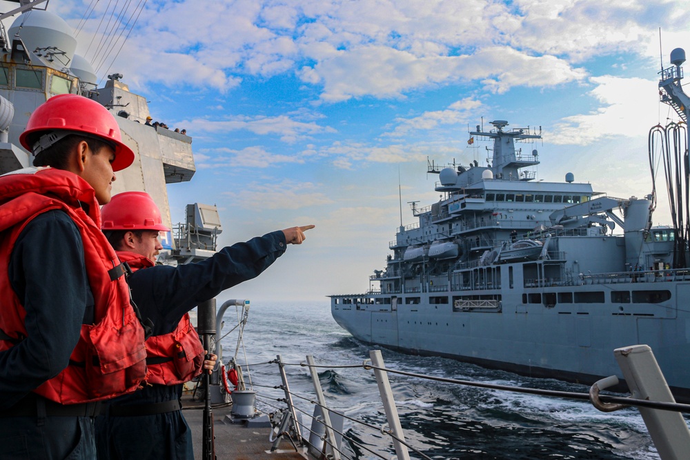GMSA Cesar Juarez and GM3 Daniel Kininmonth locate where to send the P&amp;D line during exercise Northern Coasts 2025