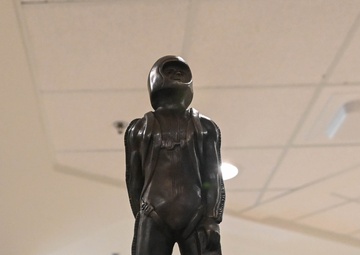 Maj. Green receives the Kolligan Trophy