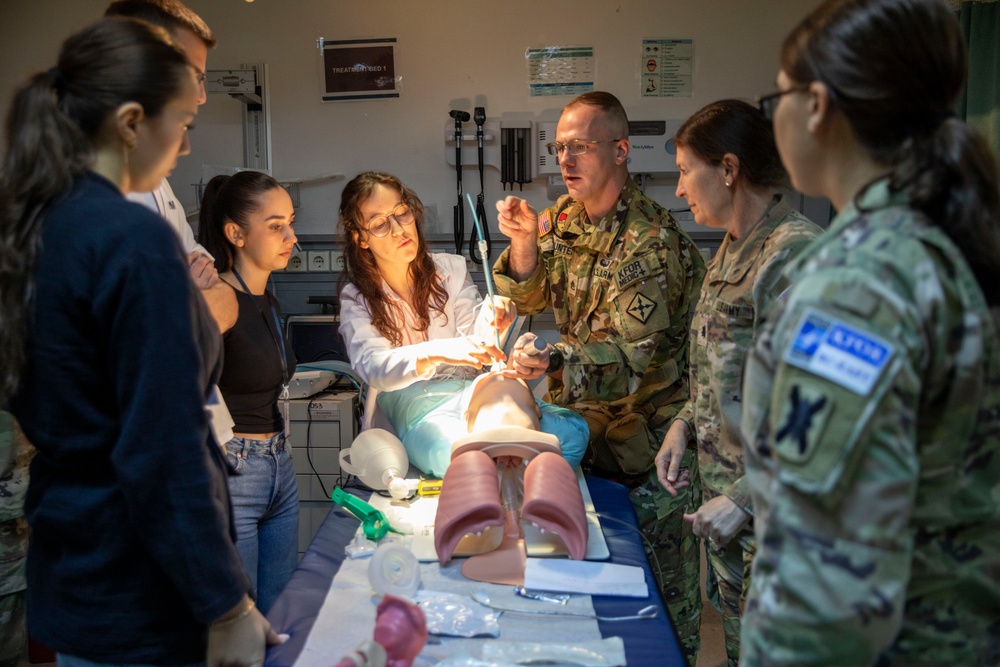 Kosovo Interns Find Confidence working with KFOR Medical Soldiers