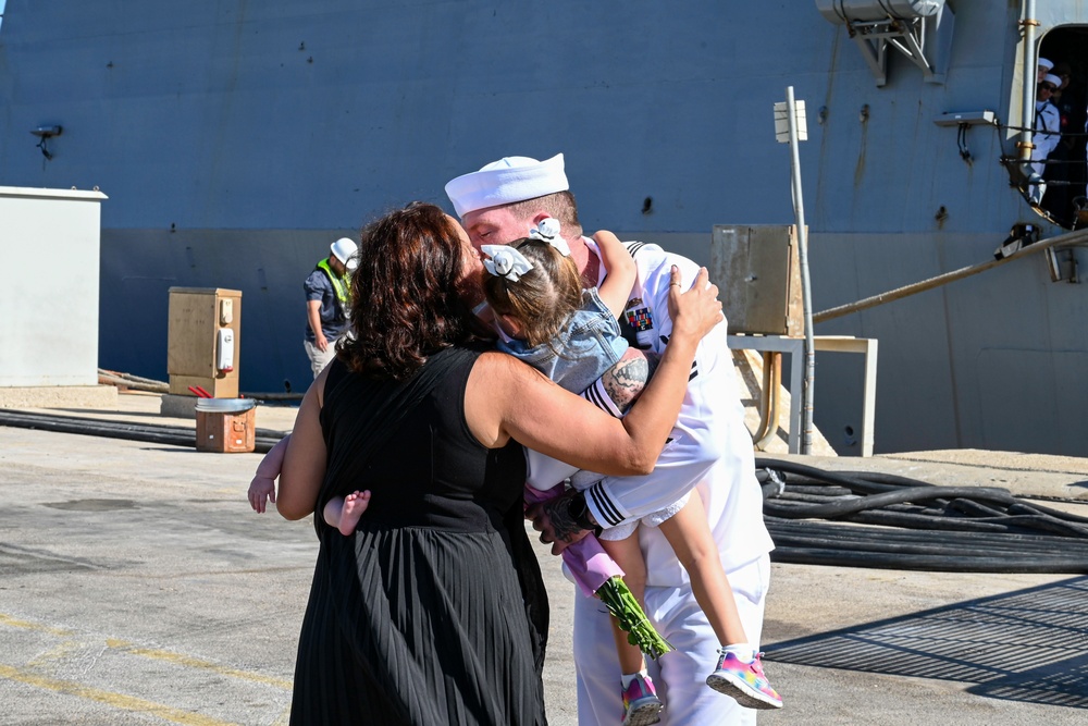 USS Arleigh Burke (DDG 51) Returns to NAVSTA Rota