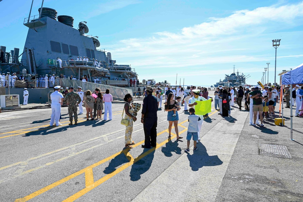 USS Arleigh Burke (DDG 51) Returns to NAVSTA Rota