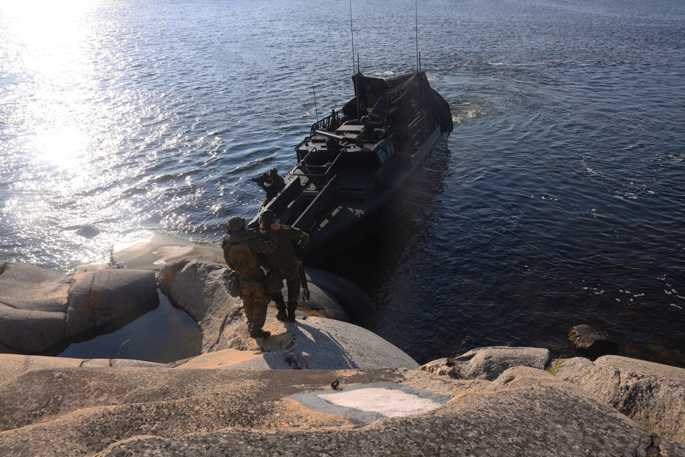 U.S. Marines, Swedish forces sharpen littoral combat capabilities