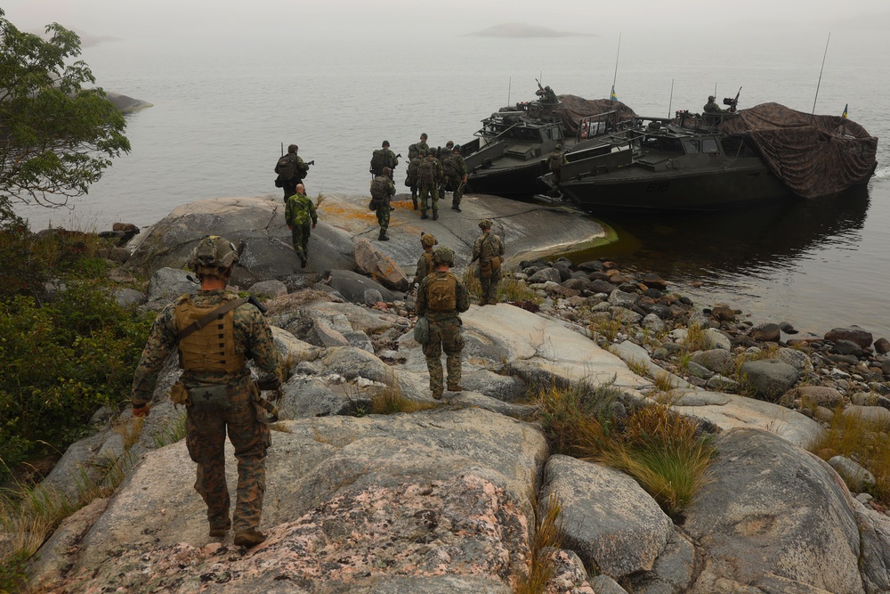 U.S. Marines, Swedish forces sharpen littoral combat capabilities