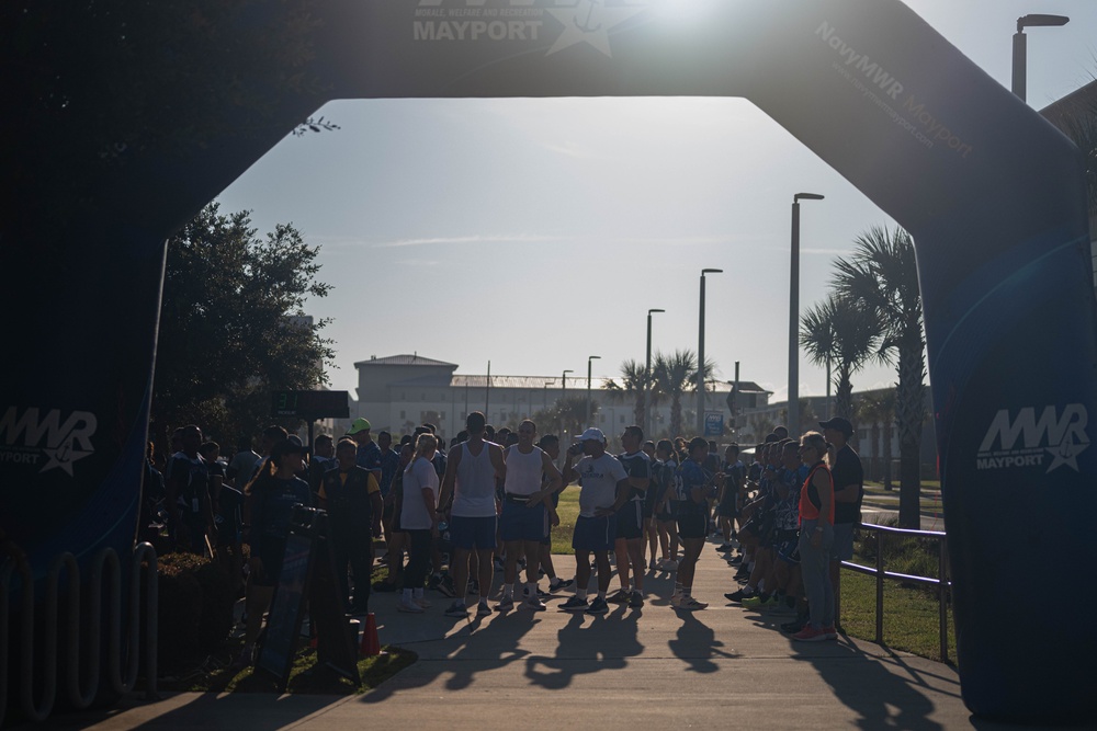 Sailors participate in 5k during UNITAS 2025