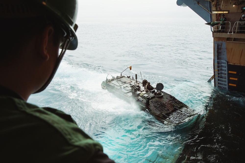 11th MEU ACVs Splash from the USS Boxer