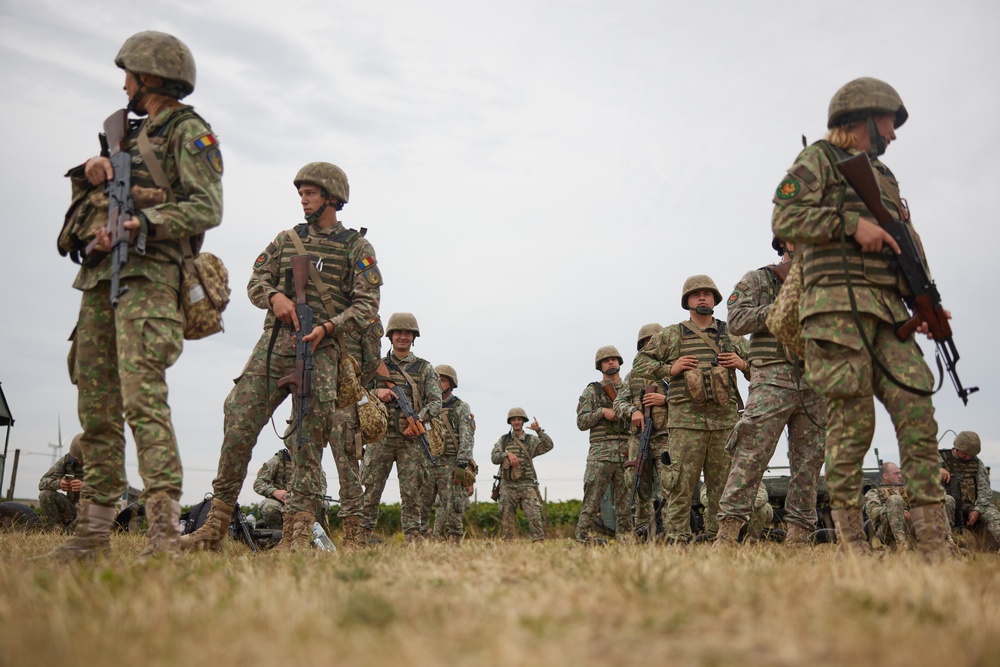 Romanian, U.S. Marines develop shared infantry skills