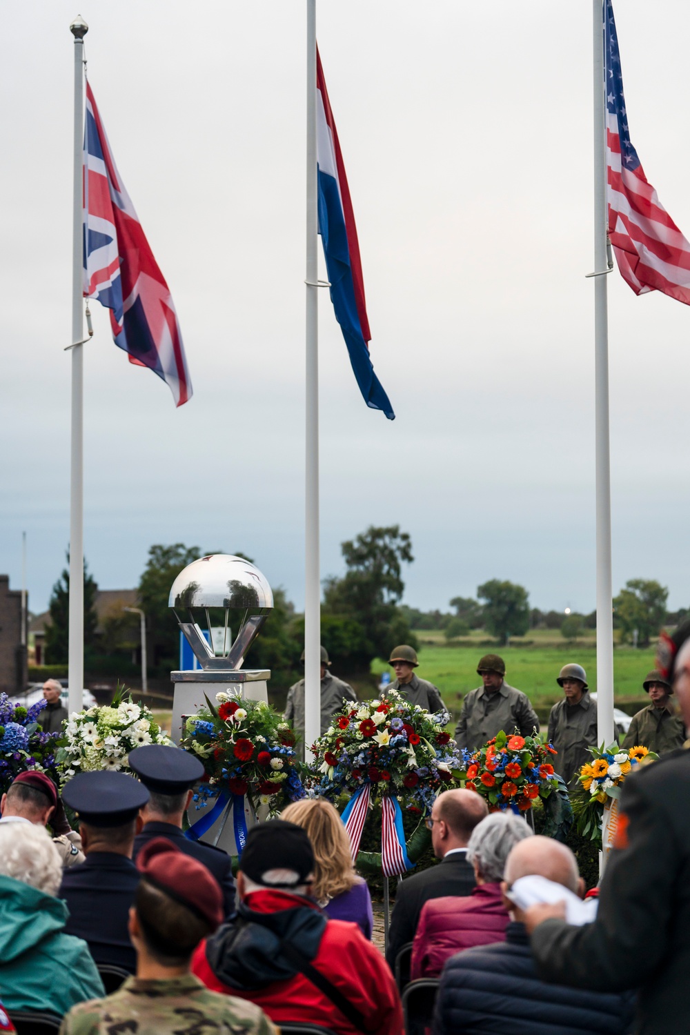 U.S., U.K., Dutch, and German Leaders Take Part in Wreath-Laying Ceremony at Thompson Bridge