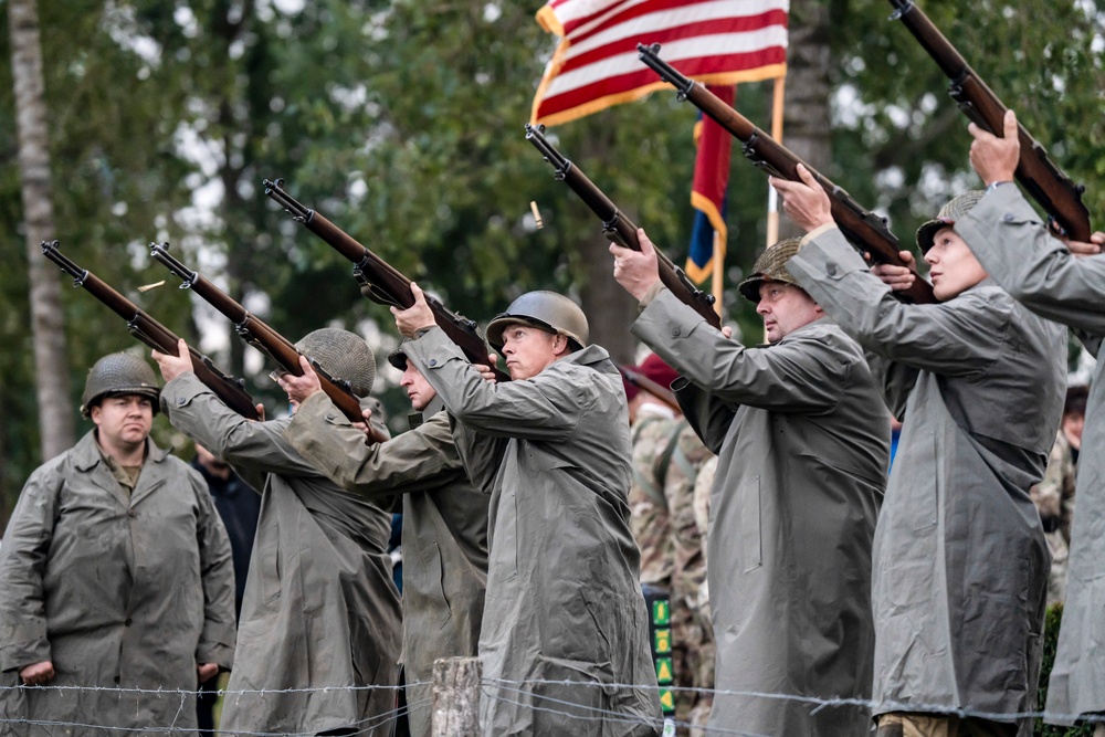 U.S., U.K., Dutch, and German Leaders Take Part in Wreath-Laying Ceremony at Thompson Bridge