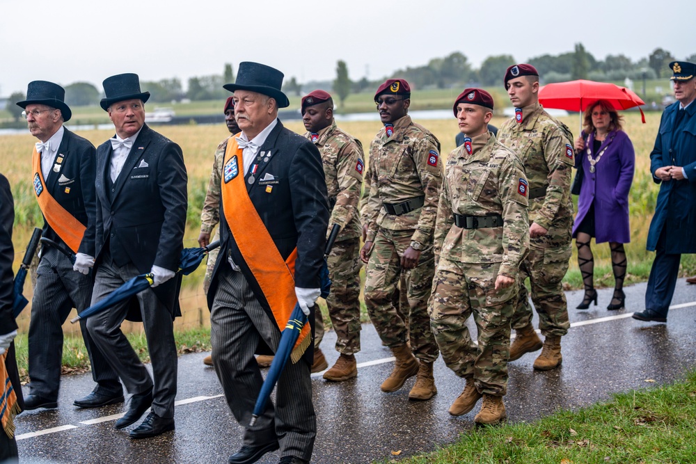 U.S., U.K, Dutch, and German Leaders Take Part in Wreath-Laying Ceremony at Thompson Bridge