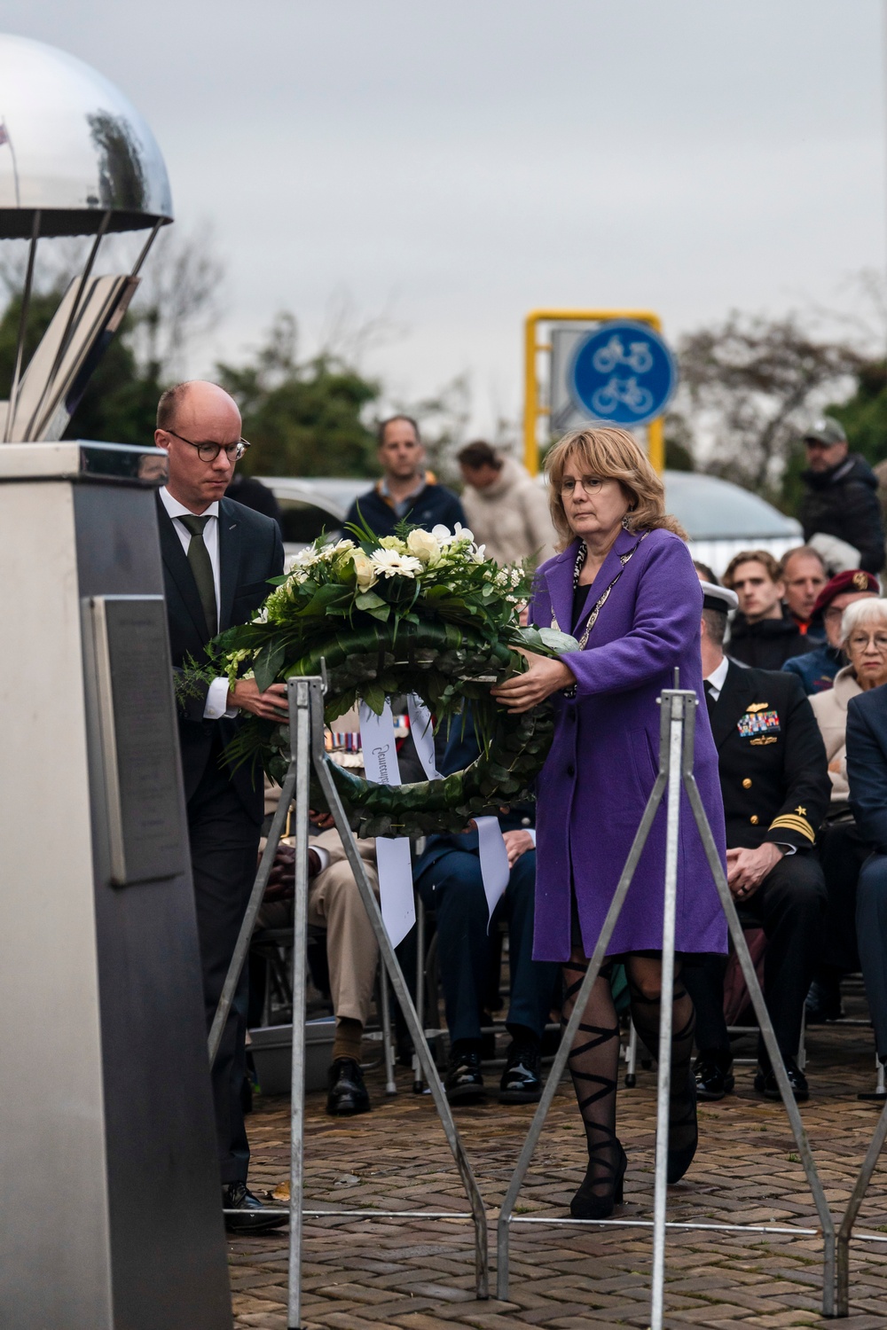U.S., U.K, Dutch, and German Leaders Take Part in Wreath-Laying Ceremony at Thompson Bridge