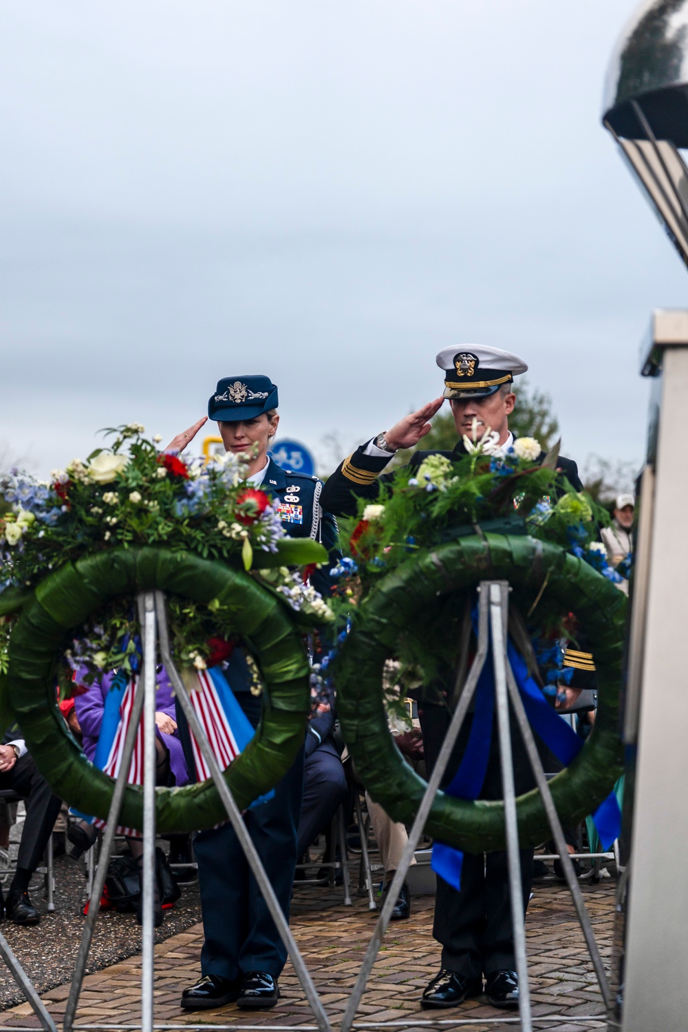 U.S., U.K, Dutch, and German Leaders Take Part in Wreath-Laying Ceremony at Thompson Bridge