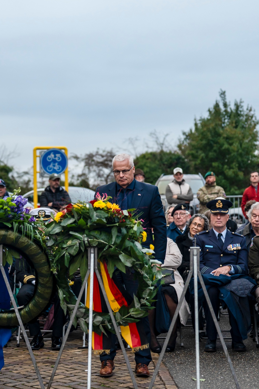 U.S., U.K, Dutch, and German Leaders Take Part in Wreath-Laying Ceremony at Thompson Bridge