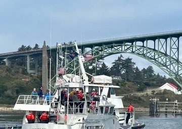 Coast Guard rescues 49 passengers aboard Oregon tour boat