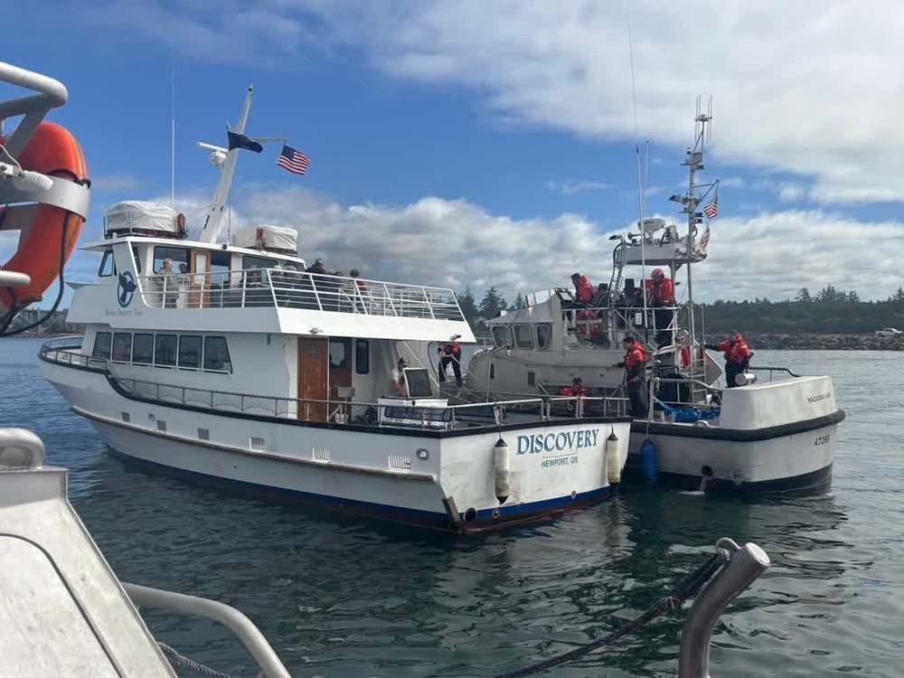 Coast Guard rescues 49 passengers aboard Oregon tour boat
