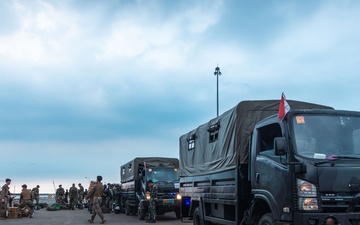 Super Garuda Shield 25: U.S. Marines, ROK Marines, Indonesian Armed Forces board KRI Makassar (MKS 590)