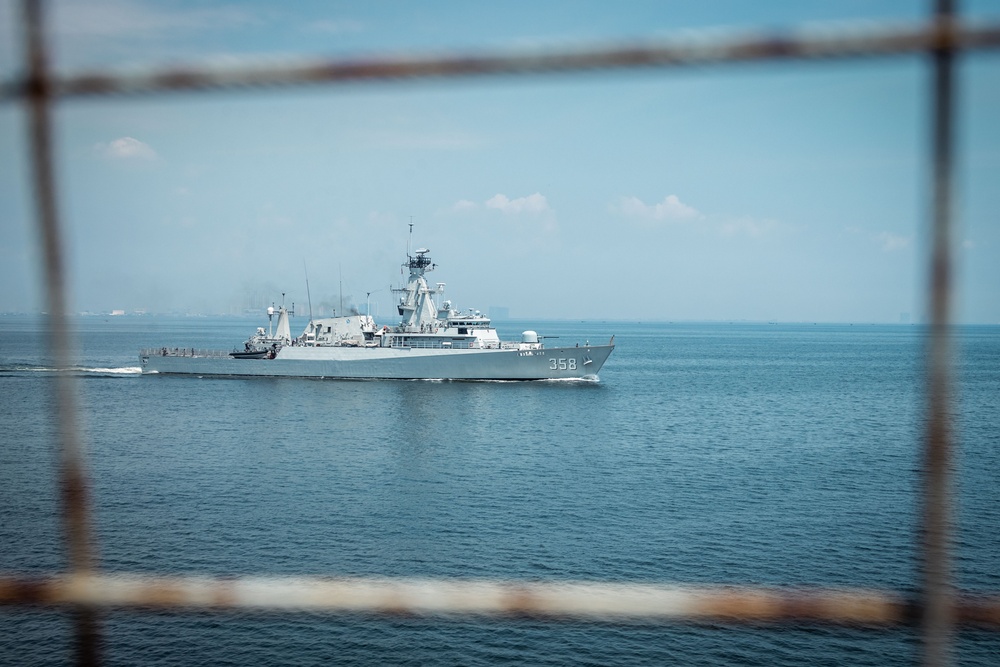 Super Garuda Shield 25: KRI Makassar (MKS 590) departs Jakarta