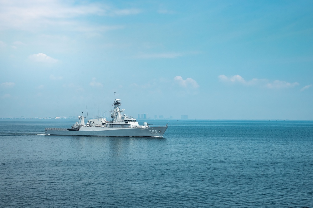 Super Garuda Shield 25: KRI Makassar (MKS 590) departs Jakarta