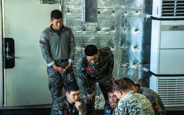 Super Garuda Shield 25: U.S. Marines, Dutch Marines, Indonesian Armed Forces conduct Tactical Combat Casualty Care class