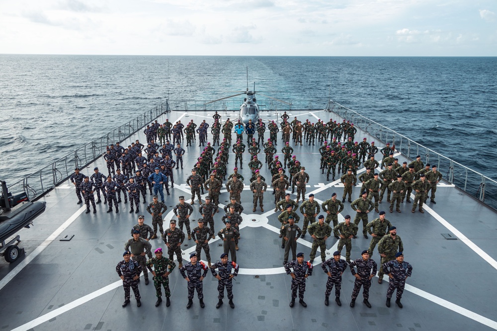 Super Garuda Shield 25: U.S. Marines, Dutch Marines, Indonesian Armed Forces pose for a group photo