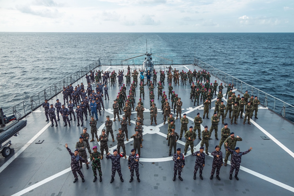 Super Garuda Shield 25: U.S. Marines, Dutch Marines, Indonesian Armed Forces pose for a group photo