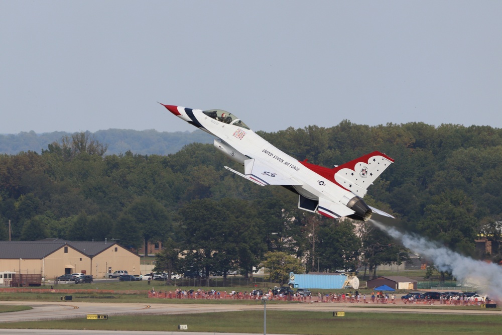 U.S. Air Force Thunderbirds perform at the 2025 Joint Base Andrews Air Show