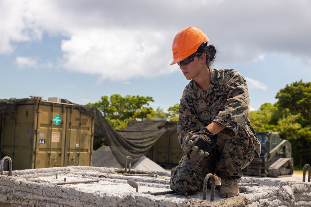 9th ESB trains on 3D concrete printer