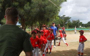 HMH-462 Marines play baseball with local youth team